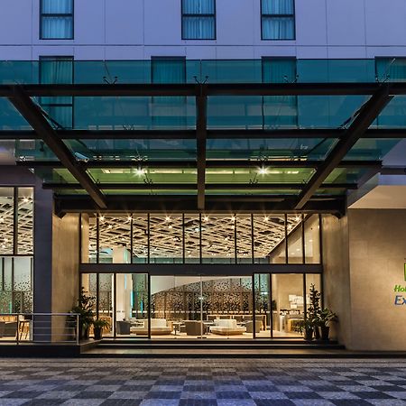 Holiday Inn Express Bangkok Soi Soonvijai By Ihg Εξωτερικό φωτογραφία