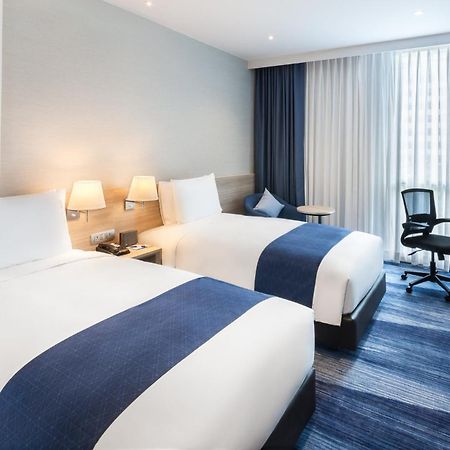 Holiday Inn Express Bangkok Soi Soonvijai By Ihg Εξωτερικό φωτογραφία