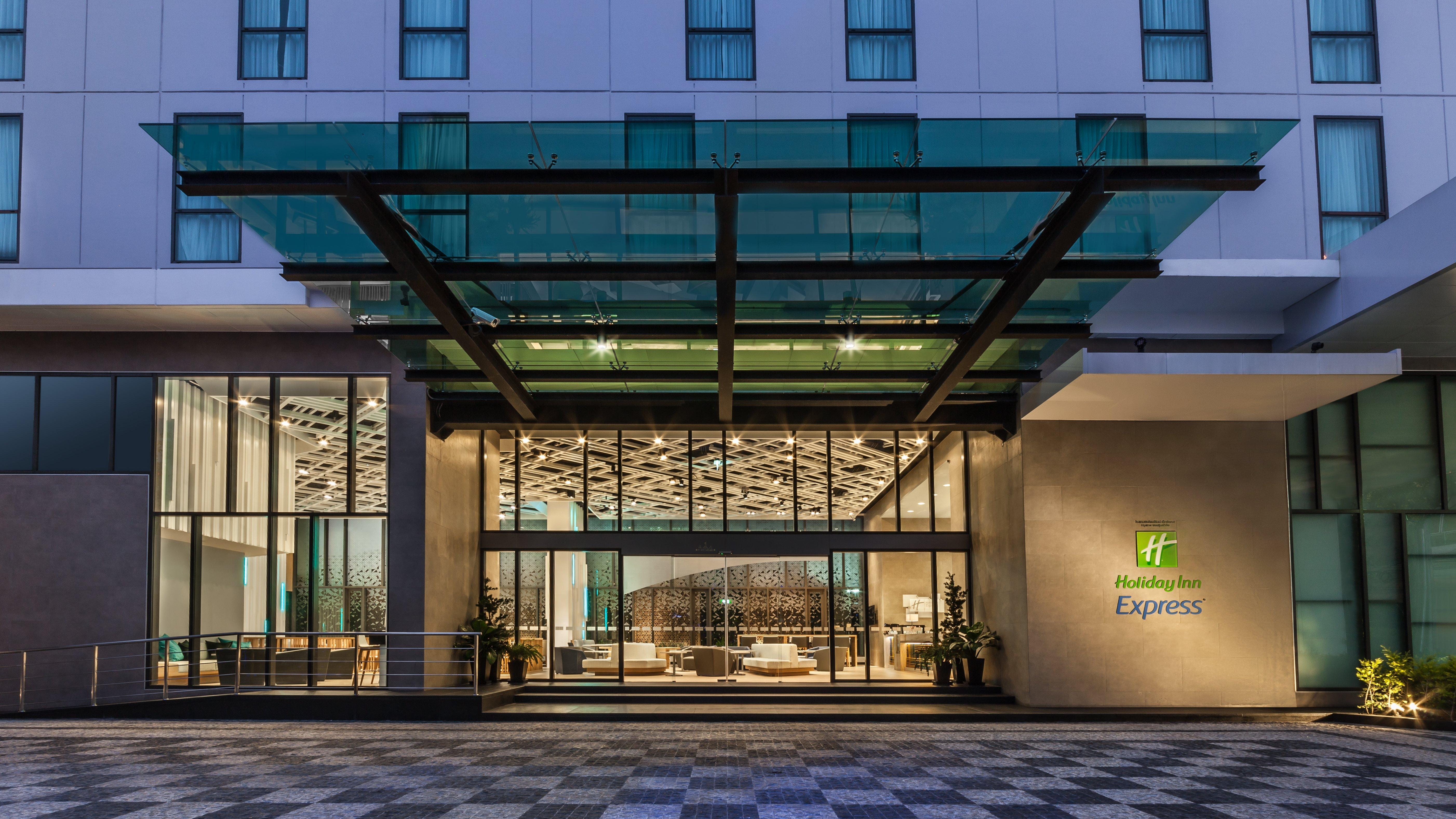 Holiday Inn Express Bangkok Soi Soonvijai By Ihg Εξωτερικό φωτογραφία